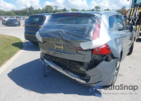 2021 Volvo Xc60 T5 Momentum z USA, uszkodzony, nr VIN YV4102DK8M1726892